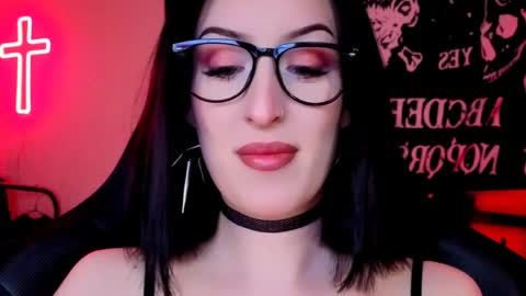 Snapshot of alice___mistress chatting on 05/19/26, 01:11 Miss Alice online show from 05/19/26, 01:11