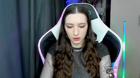 Snapshot of alice_bailey chatting on 11/28/25, 01:14 Alice online show from 11/28/25, 01:14