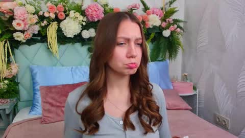 Snapshot of alice_charmy chatting on 01/11/26, 05:18 Alice in Wonderland online show from 01/11/26, 05:18