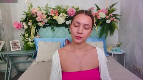 Snapshot of alice_charmy chatting on 02/02/26, 05:33 Alice in Wonderland online show from 02/02/26, 05:33