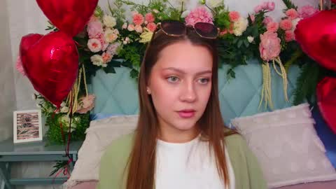 Snapshot of alice_charmy chatting on 02/10/26, 05:39 Alice in Wonderland online show from 02/10/26, 05:39