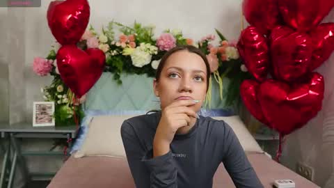 Snapshot of alice_charmy chatting on 02/15/26, 05:09 Alice in Wonderland online show from 02/15/26, 05:09