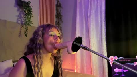 Mey online show from 04/01/26, 02:56