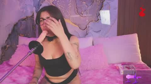 Snapshot of alice_cute77 chatting on 05/30/26, 02:25 Mey online show from 05/30/26, 02:25