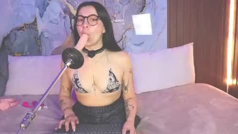 Snapshot of alice_cute77 chatting on 06/23/26, 02:37 Mey online show from 06/23/26, 02:37
