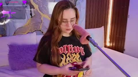Snapshot of alice_cute77 chatting on 07/14/26, 03:44 Mey online show from 07/14/26, 03:44