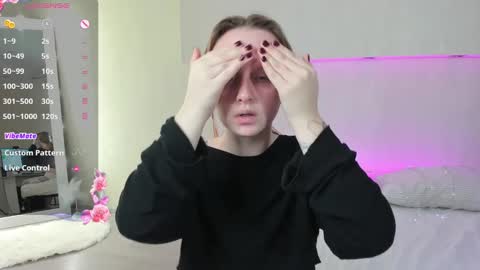 Snapshot of alice_diva chatting on 12/17/24, 12:56 Alice GMT2 Mon 3-9 AM Tue 3-9 AM Fri 3-9 AM Sat 3-9 AM Sun 3-9 AM online show from 12/17/24, 12:56