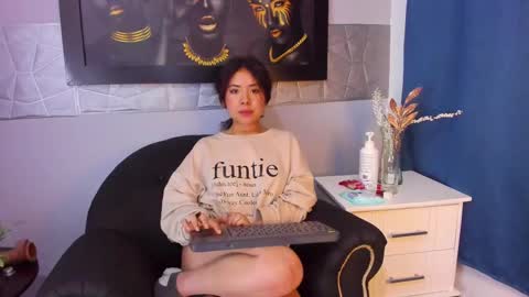 Snapshot of alice_evans_lov chatting on 01/02/25, 04:13 Alice Evans online show from 01/02/25, 04:13