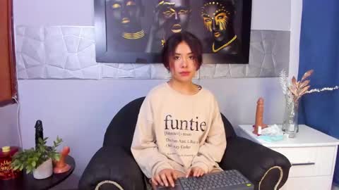 Snapshot of alice_evans_lov chatting on 01/02/25, 07:18 Alice Evans online show from 01/02/25, 07:18