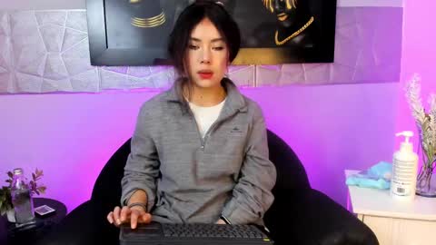 Snapshot of alice_evans_lov chatting on 01/09/25, 12:30 Alice Evans online show from 01/09/25, 12:30