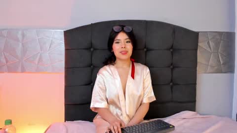 Snapshot of alice_evans_lov chatting on 01/16/25, 07:17 Alice Evans online show from 01/16/25, 07:17