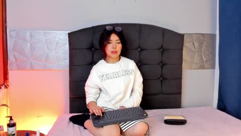 Snapshot of alice_evans_lov chatting on 01/17/25, 04:28 Alice Evans online show from 01/17/25, 04:28