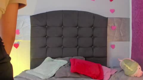 Snapshot of alice_evans_lov chatting on 03/11/25, 06:00 Alice Evans online show from 03/11/25, 06:00