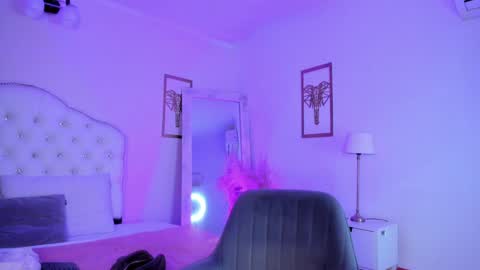 Snapshot of alice_graay_ chatting on 01/09/25, 08:13 Alice Graay online show from 01/09/25, 08:13