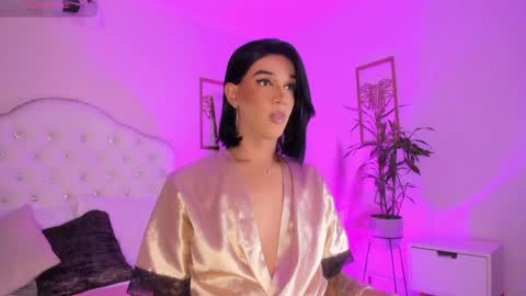 Snapshot of alice_graay_ chatting on 02/21/25, 04:29 Alice Graay online show from 02/21/25, 04:29