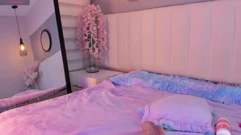 alice_lodge online show from 12/19/25, 04:19