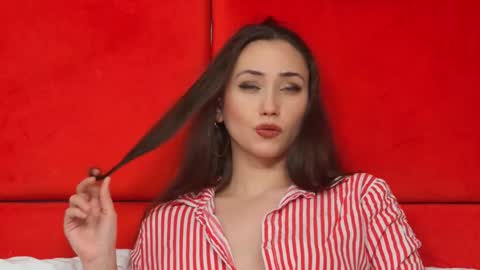 Snapshot of alice_munro chatting on 12/30/24, 01:15 AliceMunro online show from 12/30/24, 01:15