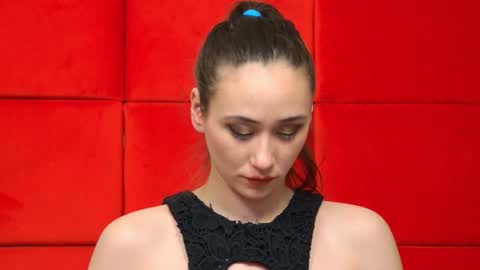 Snapshot of alice_munro chatting on 01/26/25, 01:31 AliceMunro online show from 01/26/25, 01:31