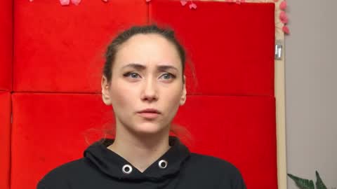 Snapshot of alice_munro chatting on 01/26/25, 10:02 AliceMunro online show from 01/26/25, 10:02