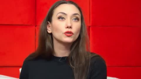 Snapshot of alice_munro chatting on 02/12/25, 02:24 AliceMunro online show from 02/12/25, 02:24