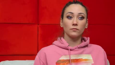 Snapshot of alice_munro chatting on 02/27/25, 06:42 AliceMunro online show from 02/27/25, 06:42