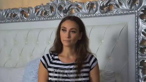 Snapshot of alice_munro chatting on 09/16/25, 03:24 AliceMunro online show from 09/16/25, 03:24