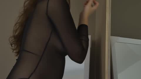 Snapshot of alice_munro chatting on 09/30/25, 01:38 AliceMunro online show from 09/30/25, 01:38