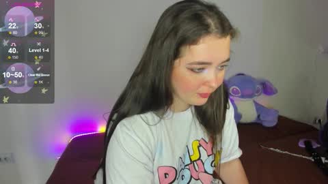 Snapshot of alice_next_door_ chatting on 09/21/25, 10:28 Alice online show from 09/21/25, 10:28