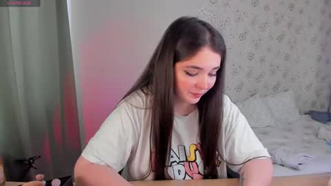 Snapshot of alice_next_door_ chatting on 04/03/26, 01:20 Alice online show from 04/03/26, 01:20