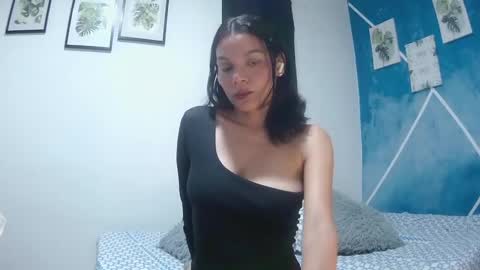 Snapshot of alice_paola chatting on 06/14/26, 09:33 alice_paola online show from 06/14/26, 09:33
