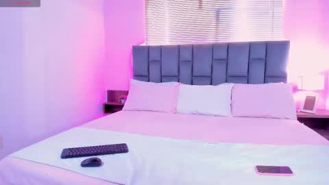 Snapshot of alice_preston_ chatting on 11/19/25, 08:09 ALY MI HORARIO MORNINGS FROM 700 AM TO 200 PM online show from 11/19/25, 08:09