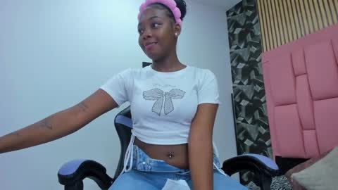 alice_rouusse online show from 10/31/25, 12:06