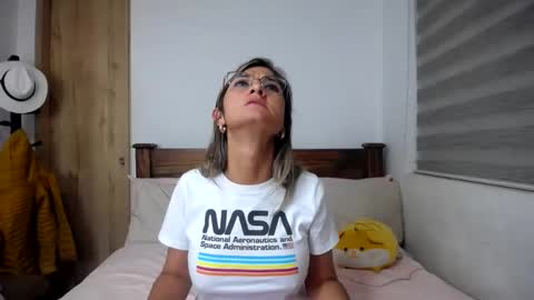 Snapshot of alice_shy29_ chatting on 01/18/25, 04:48 Alice shy online show from 01/18/25, 04:48