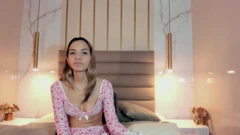 alice_simpson1 online show from 10/06/25, 11:51