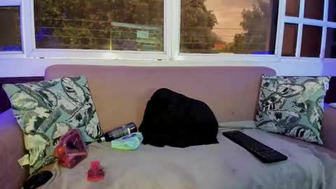 alice_simpson1 online show from 10/13/25, 11:54