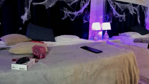 alice_simpson1 online show from 10/21/25, 11:55