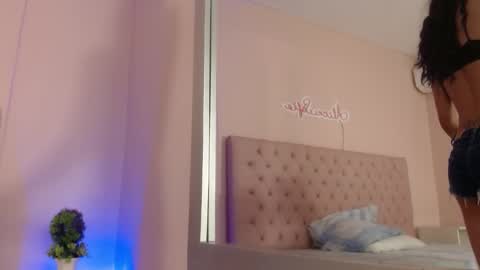 Snapshot of alice_sofia chatting on 11/14/25, 01:21 Sofia online show from 11/14/25, 01:21