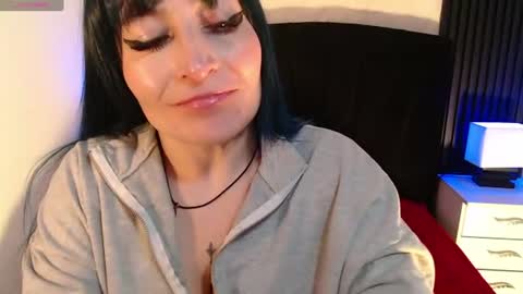 Snapshot of alice_sweetmomma chatting on 06/08/26, 07:25 Alice online show from 06/08/26, 07:25