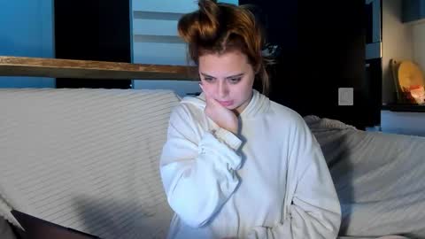 Snapshot of alice_wander chatting on 11/05/25, 04:18 Alice online show from 11/05/25, 04:18