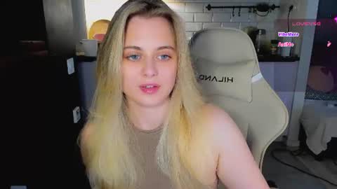 Snapshot of alice_wander chatting on 06/11/26, 10:24 Alice online show from 06/11/26, 10:24