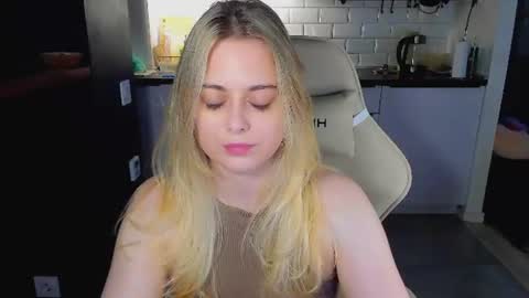 Snapshot of alice_wander chatting on 06/25/26, 10:53 Alice online show from 06/25/26, 10:53