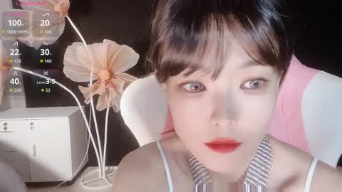Snapshot of alicechina chatting on 11/13/25, 12:15 Alice online show from 11/13/25, 12:15