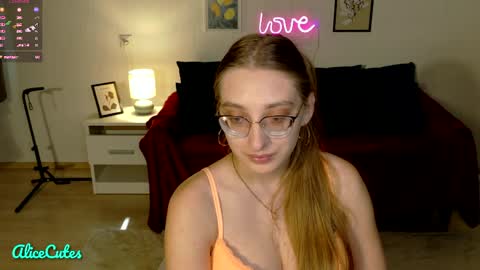 AliceCutes online show from 04/11/26, 01:59
