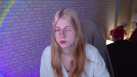 Snapshot of alicedews chatting on 02/26/26, 01:43 alice online show from 02/26/26, 01:43