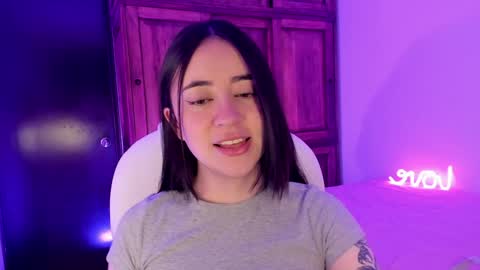 Snapshot of alicee_2 chatting on 12/19/24, 10:02 Aliceee .. 97YP9VWGZHrefnav wishlist lists 1 online show from 12/19/24, 10:02