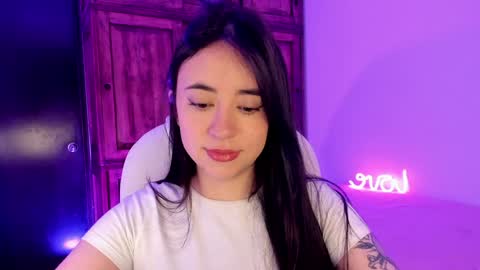 Snapshot of alicee_2 chatting on 01/02/25, 08:46 Aliceee .. 97YP9VWGZHrefnav wishlist lists 1 online show from 01/02/25, 08:46