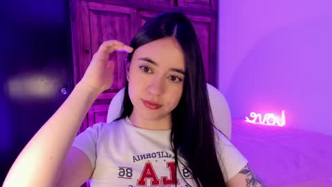 Snapshot of alicee_2 chatting on 01/05/25, 09:14 Aliceee .. 97YP9VWGZHrefnav wishlist lists 1 online show from 01/05/25, 09:14