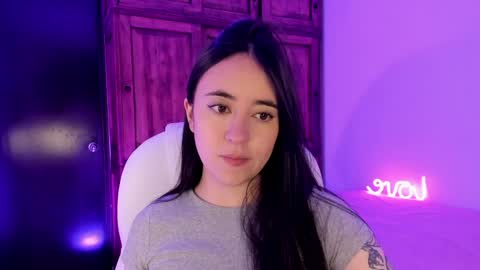 Snapshot of alicee_2 chatting on 01/06/25, 04:13 Aliceee .. 97YP9VWGZHrefnav wishlist lists 1 online show from 01/06/25, 04:13