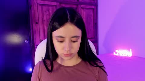 Snapshot of alicee_2 chatting on 01/19/25, 09:13 Aliceee .. 97YP9VWGZHrefnav wishlist lists 1 online show from 01/19/25, 09:13