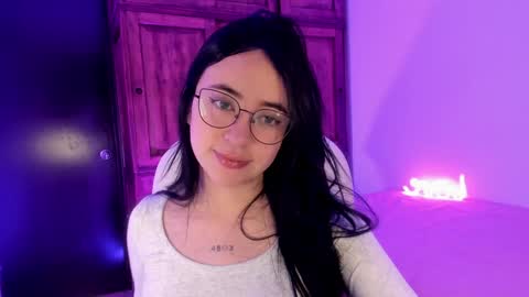 Snapshot of alicee_2 chatting on 02/04/25, 05:12 Aliceee .. 97YP9VWGZHrefnav wishlist lists 1 online show from 02/04/25, 05:12